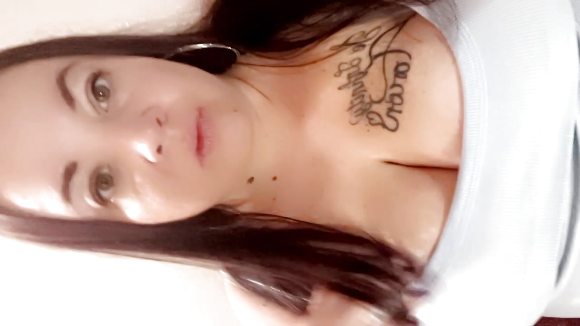 E8CAB554-89EA-441C-8B65-A7743696748B - βίντεο μοντέλου FreakAssSmileyy