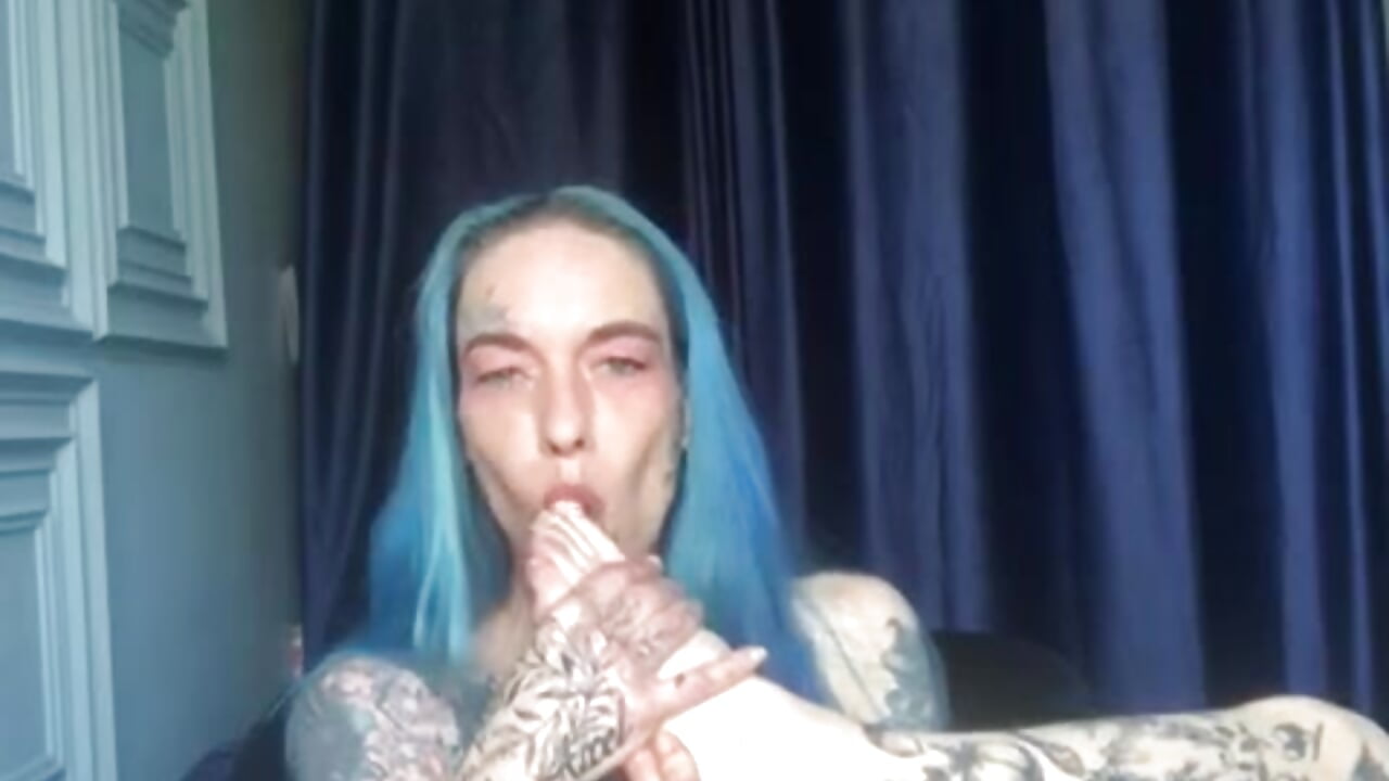 Come suck my toes with me...