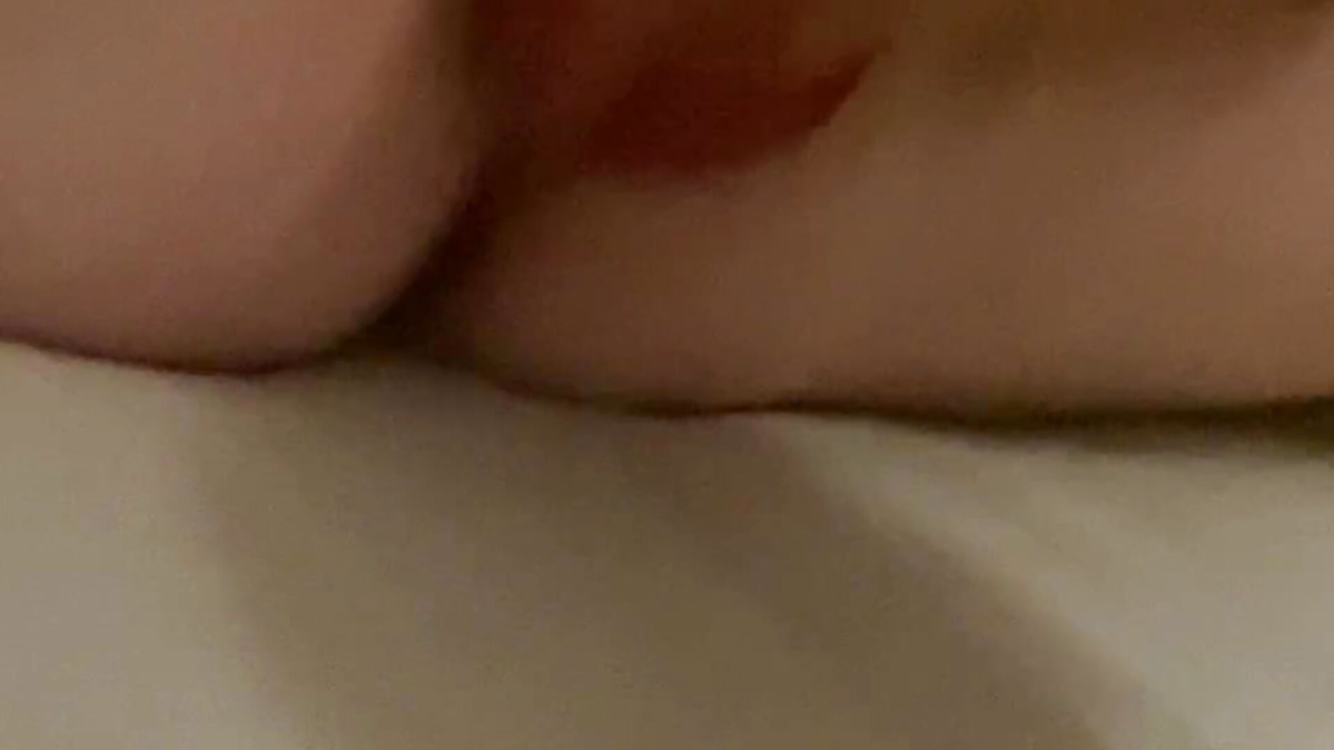 Énorme gode dans ma chatte trempé