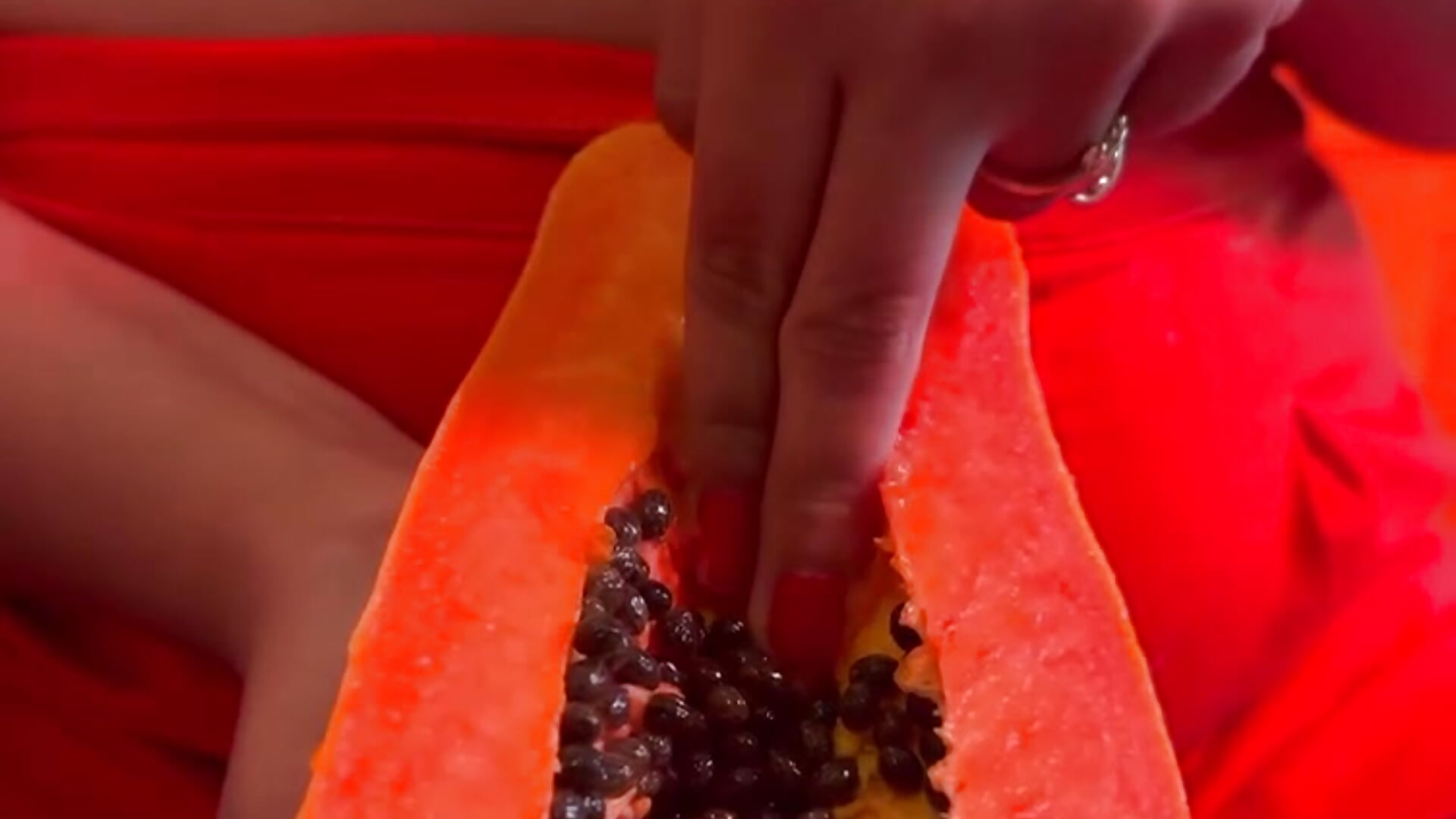 What is your favorite fruit? - clip cu Sharlotte_Milk model videochat