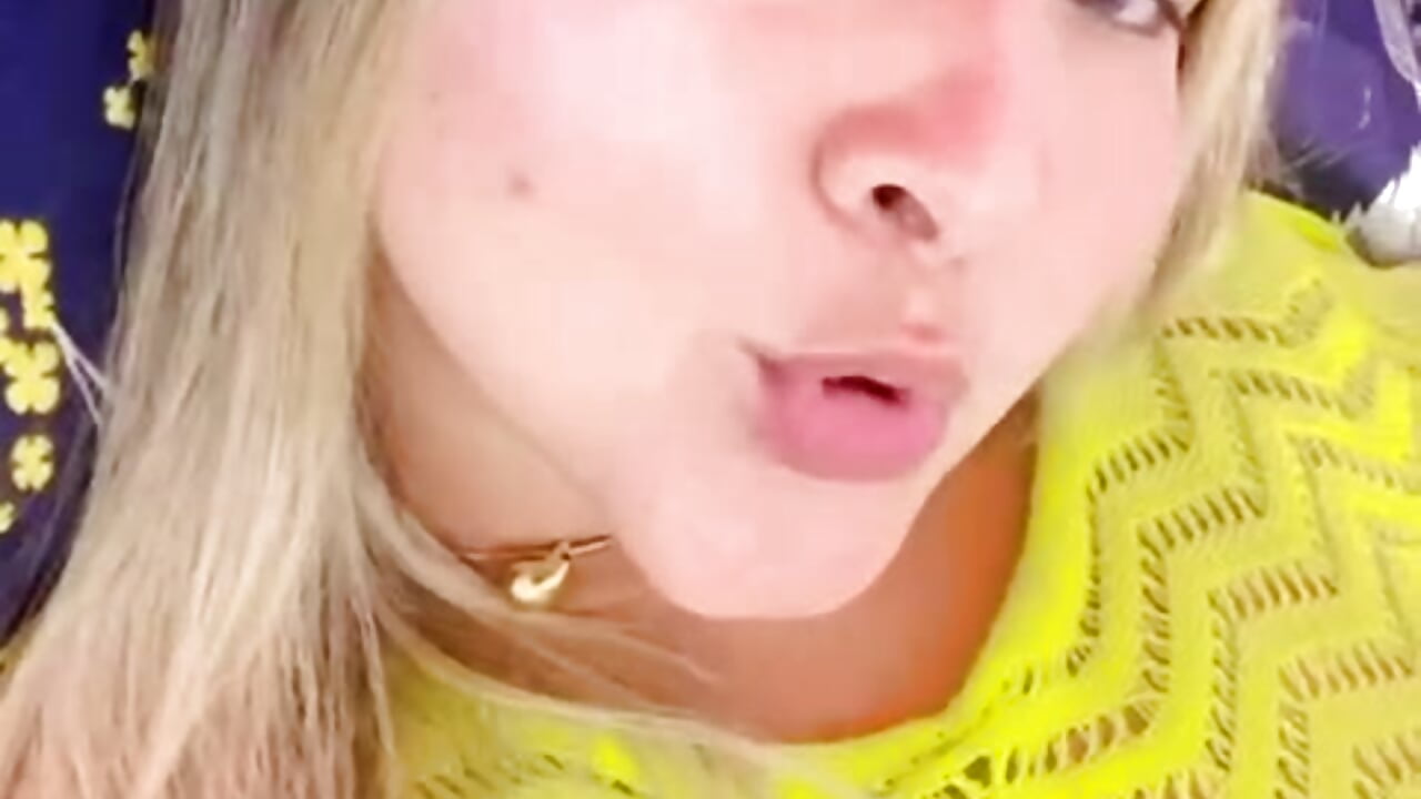 I want to feel your breath on my skin. 😏💋 - video van collegepawglovedaddy cam-model