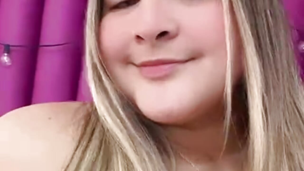 I wanna kiss you!! - βίντεο μοντέλου collegepawglovedaddy