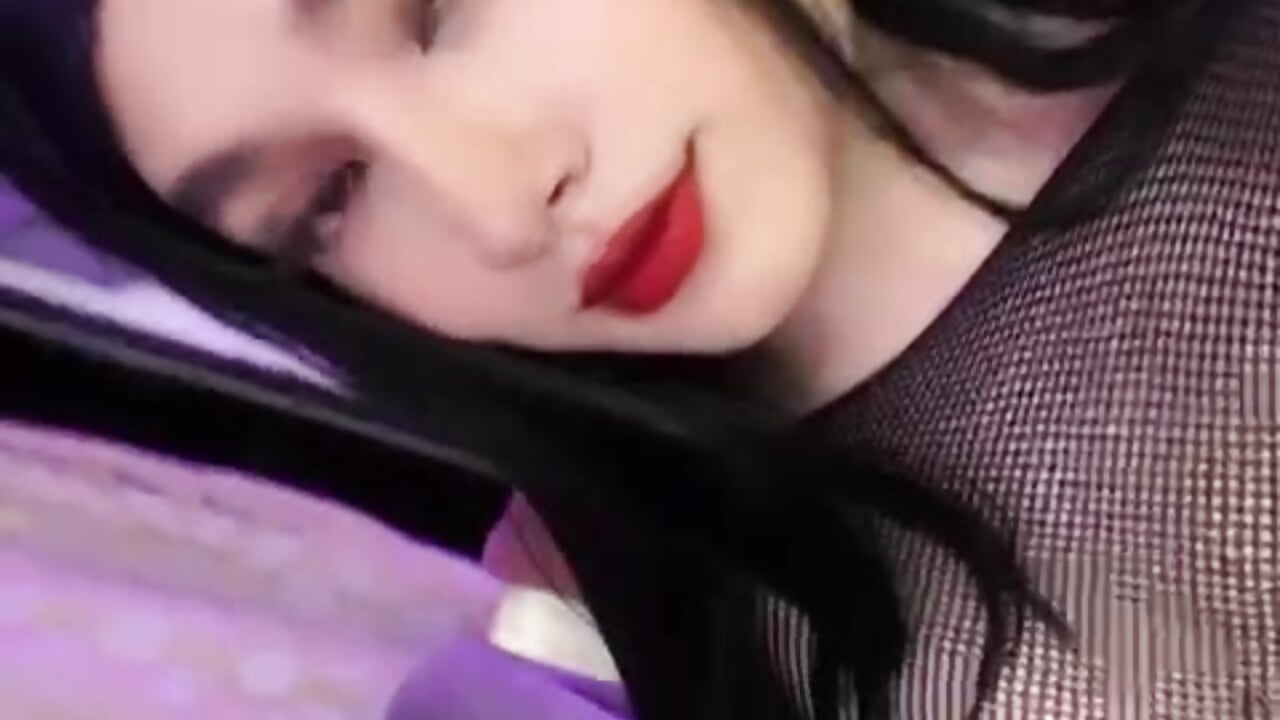 NICE FACE - video by bubble_red cam model