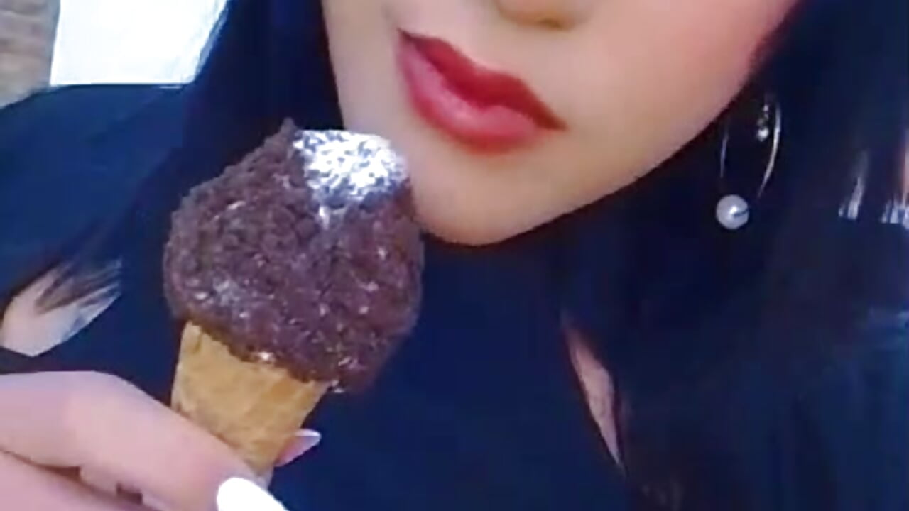 I've been here since very early waiting for you 💋 - video oleh alexiaaross kamera model