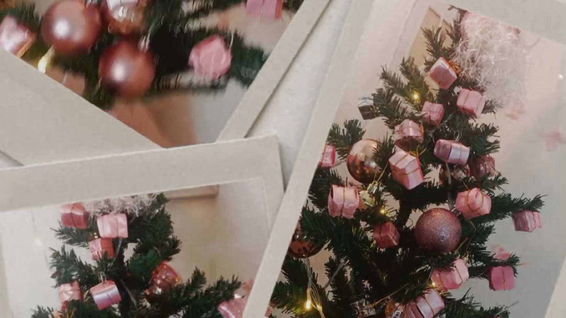 My little Christmas tree. I made the details by hand. - video by Lori_Evanss cam model