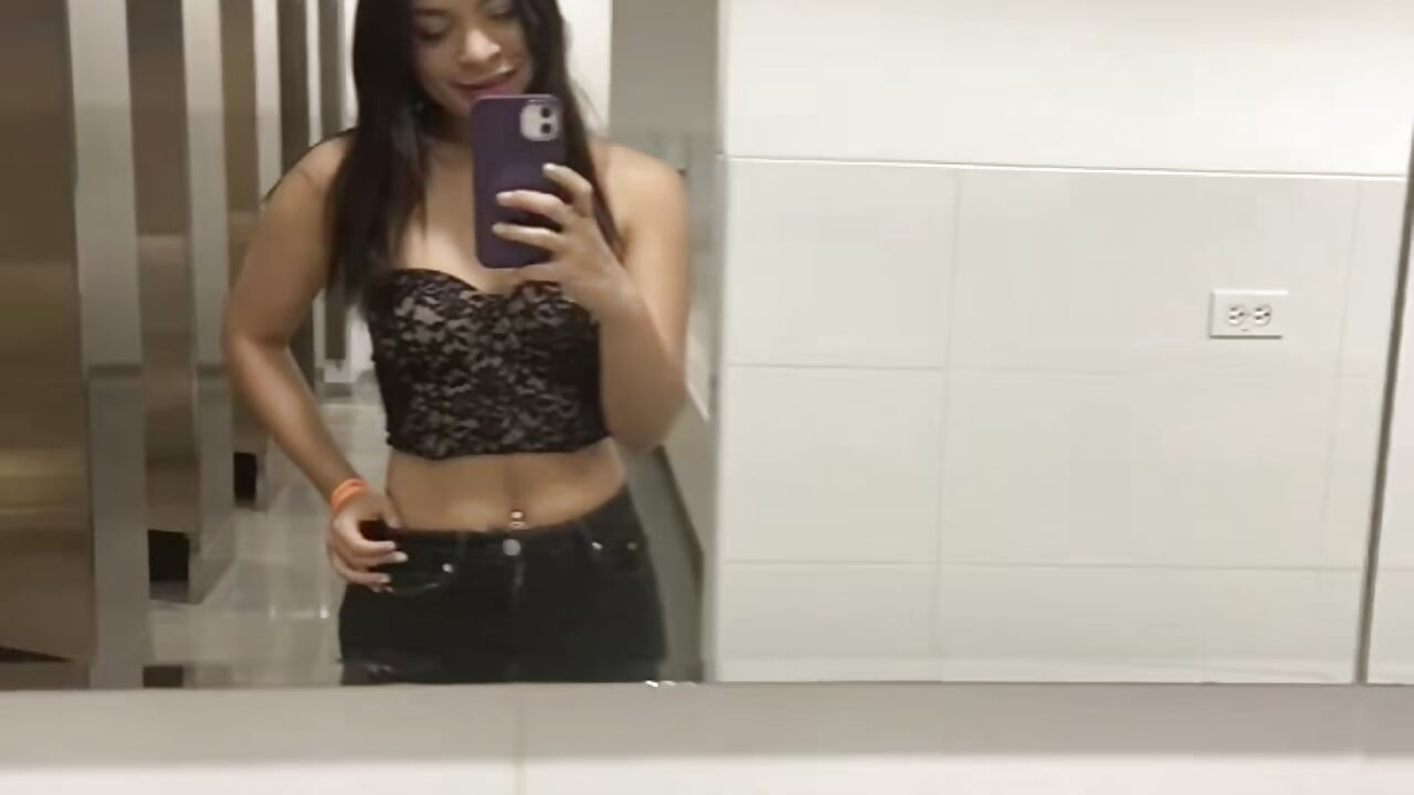 Imagine what I did in that bathroom in my fan club－カメラキャストのLori_Evanssの動画