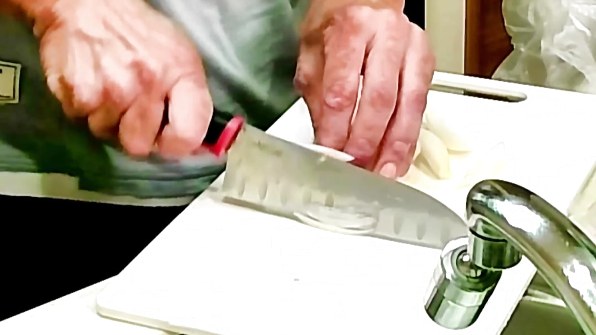 料理　2025年8月18日まるちゃん焼きそば作りました－カメラキャストのmaru_010_chinの動  画