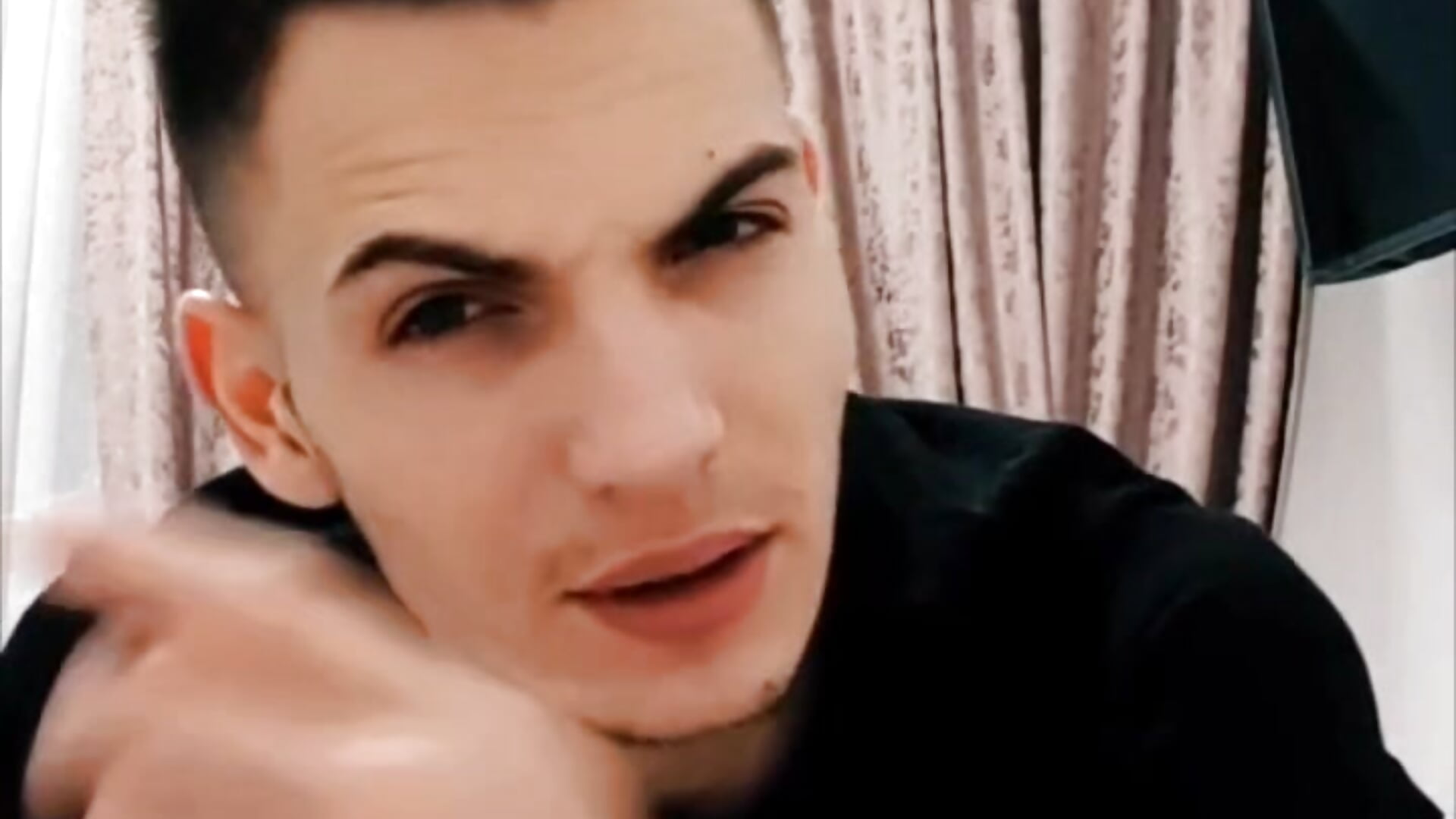 2093babe5d33751381de495981d562bb - Video von Your_perfect_boy Cam-Model