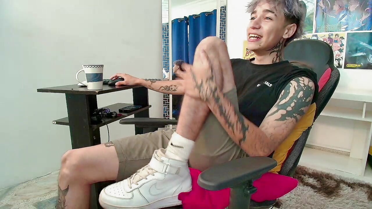 come here to my broadcast bruh