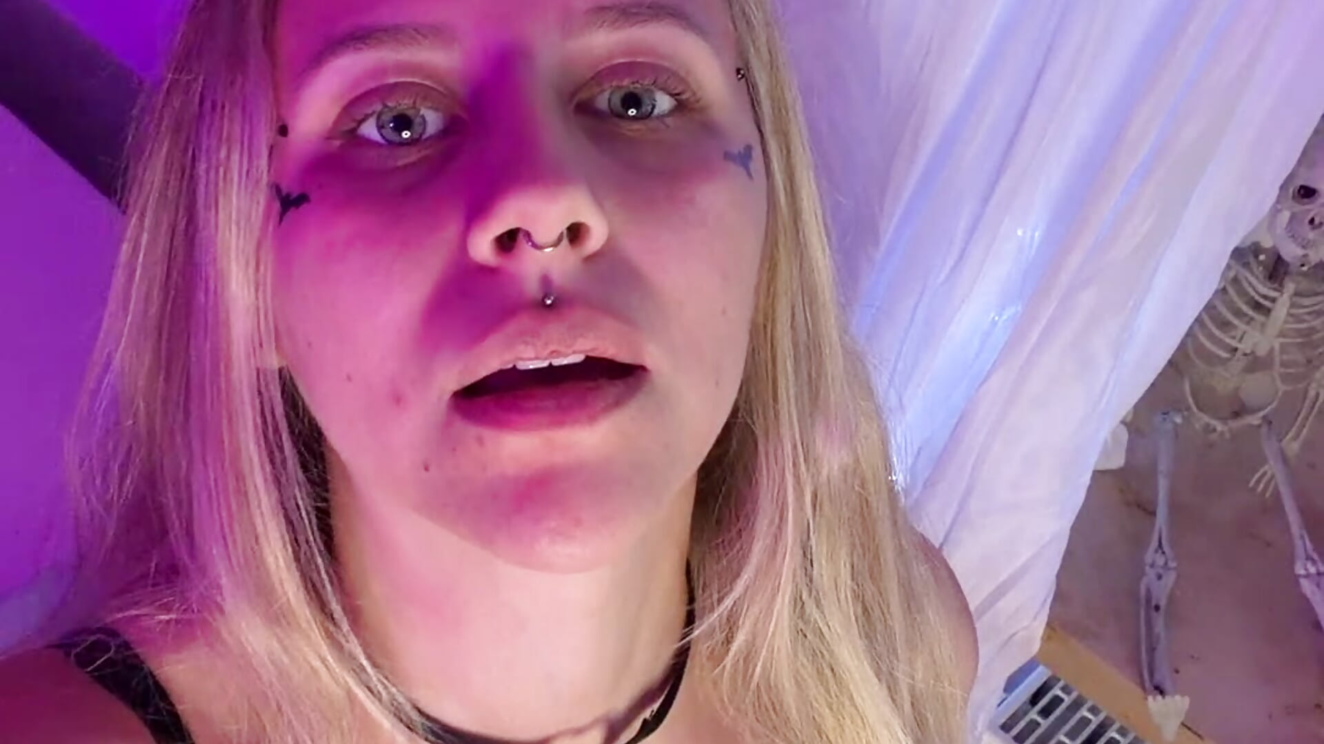 Spooky Season - video by lunawolf21 cam model