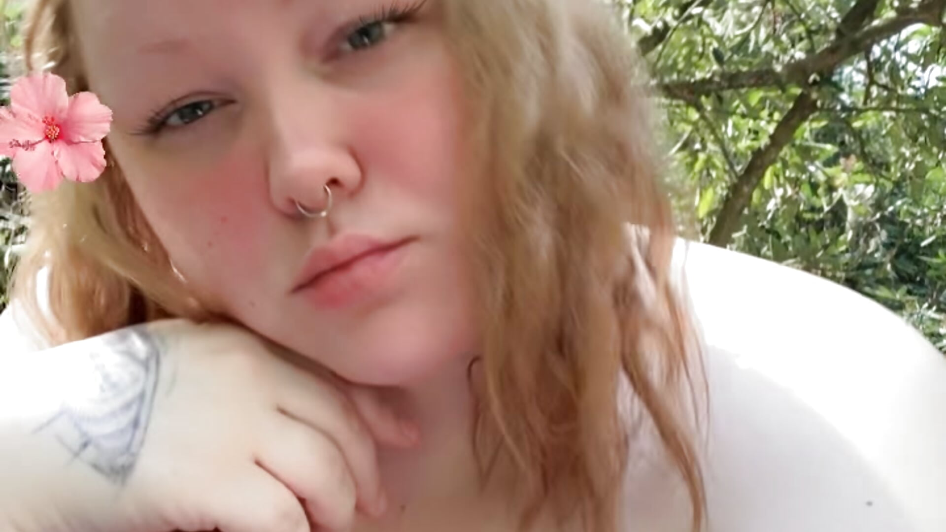 You joining me for sunbathing? 🤭 – video af sendforember
