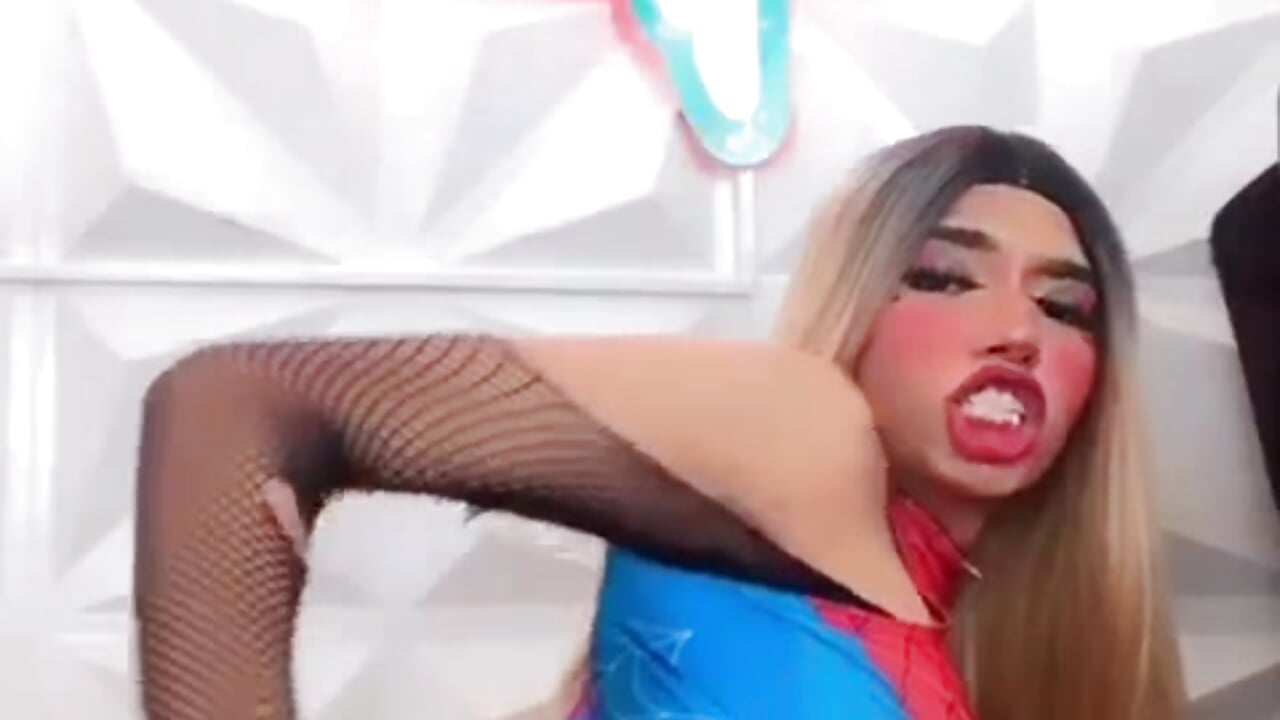 SPIDERGIRL FUCKING HIS ASS