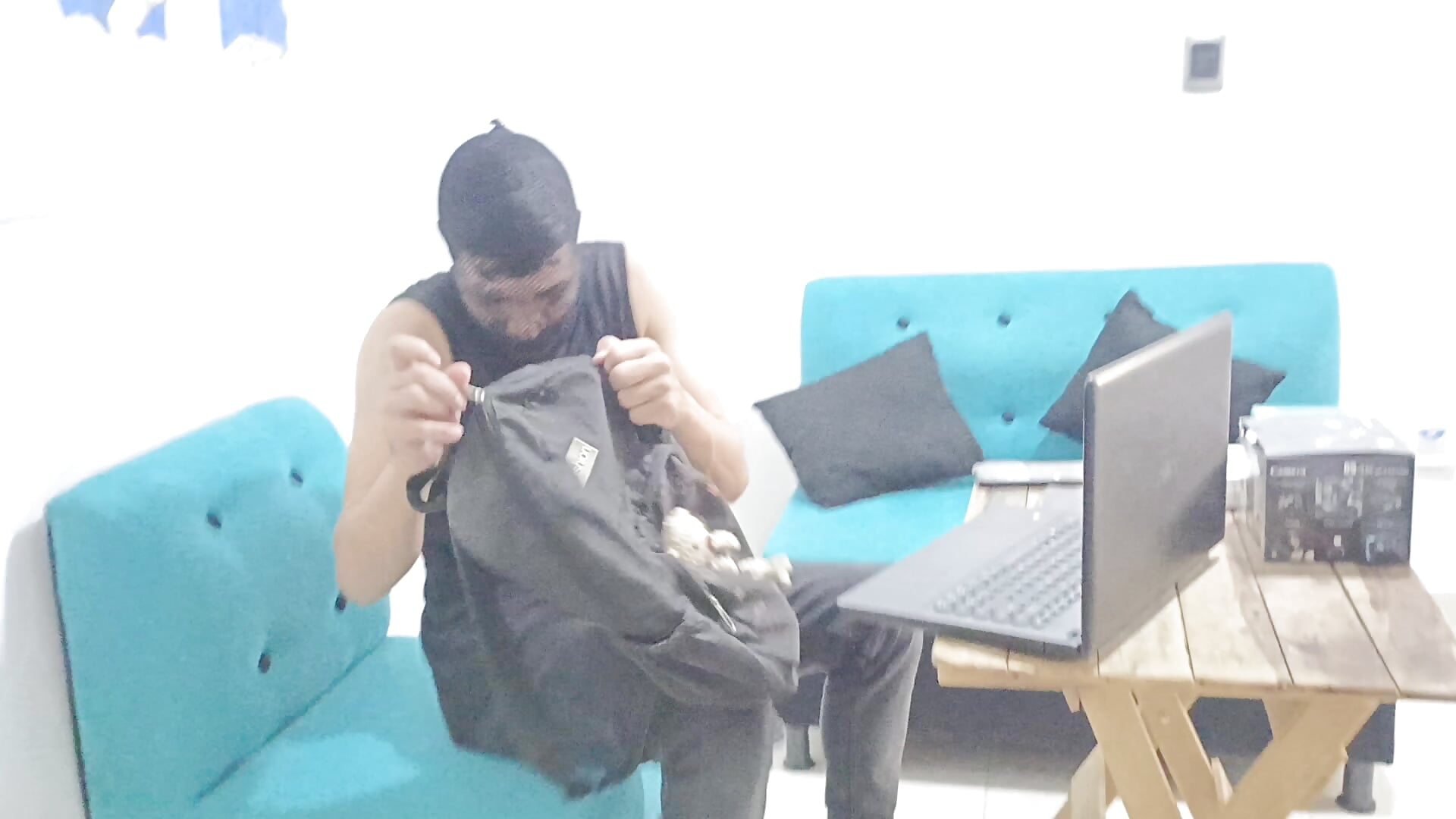 A THIEF SURPRISED ME AT HOME YESTERDAY－カメラキャストのluxandracon23の動画