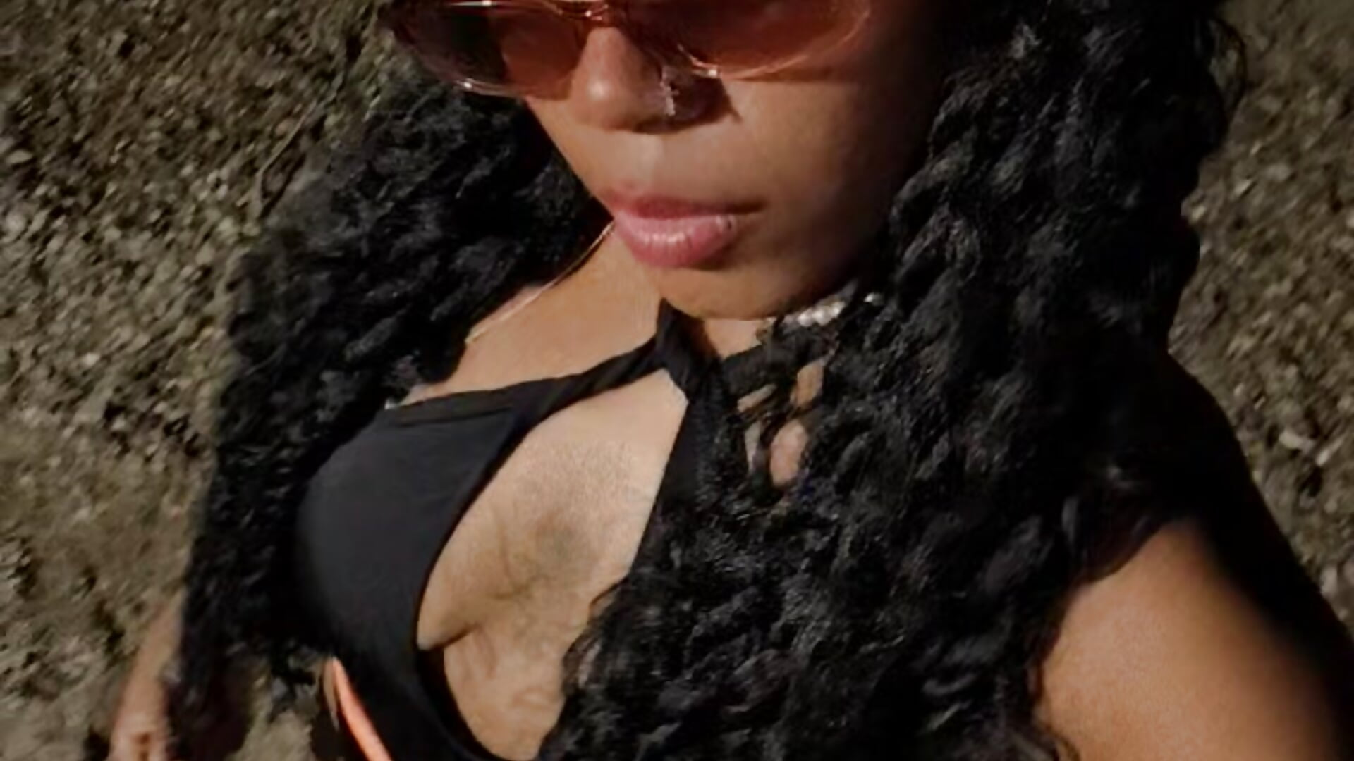 I want to get up to mischief on the beach 🥴✨ - Vídeo de AriLennox_, modelo de vídeos