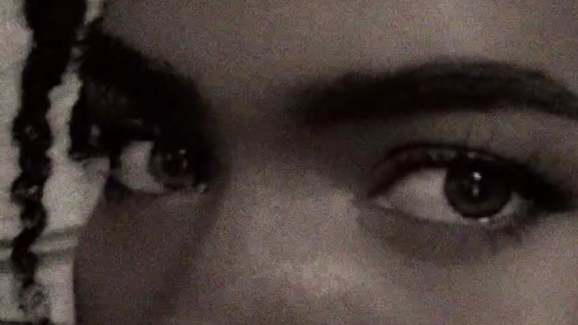 Miradas que encantan piercing nariz y tetas - βίντεο μοντέλου AriLennox_