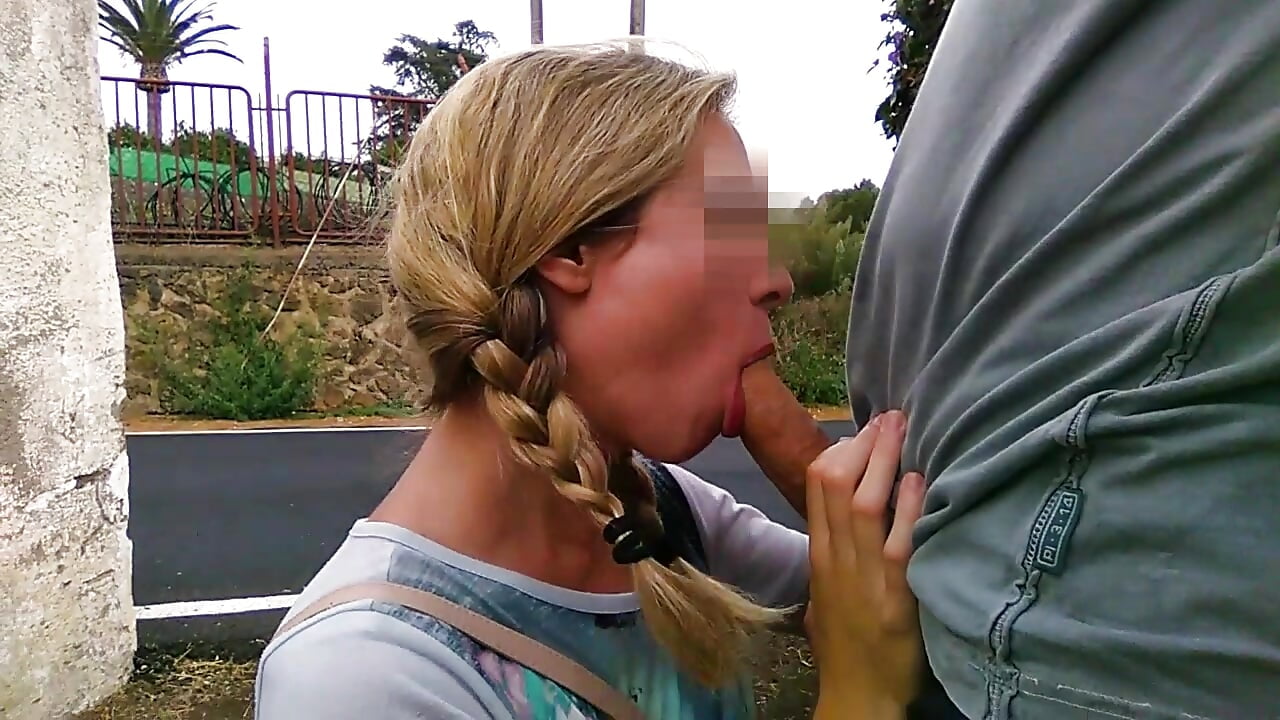 Public Risky Blowjob at the street