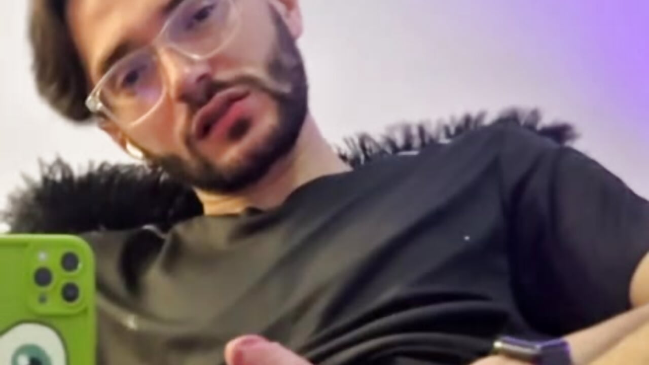 We’re not responsible for the desires these looks awaken... wear at your own risk. 🔥👀💋 – видео вебкам-модели jakemagnus