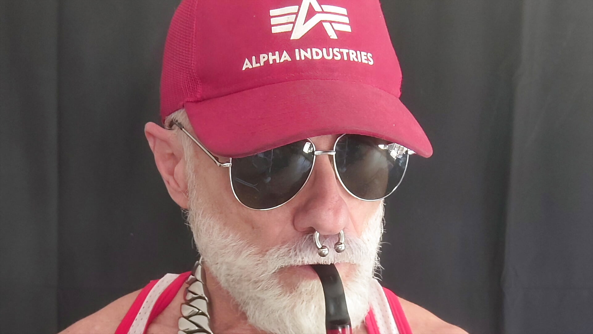 The singlet Titpig - video oleh MusclesCigarsFFPig kamera model