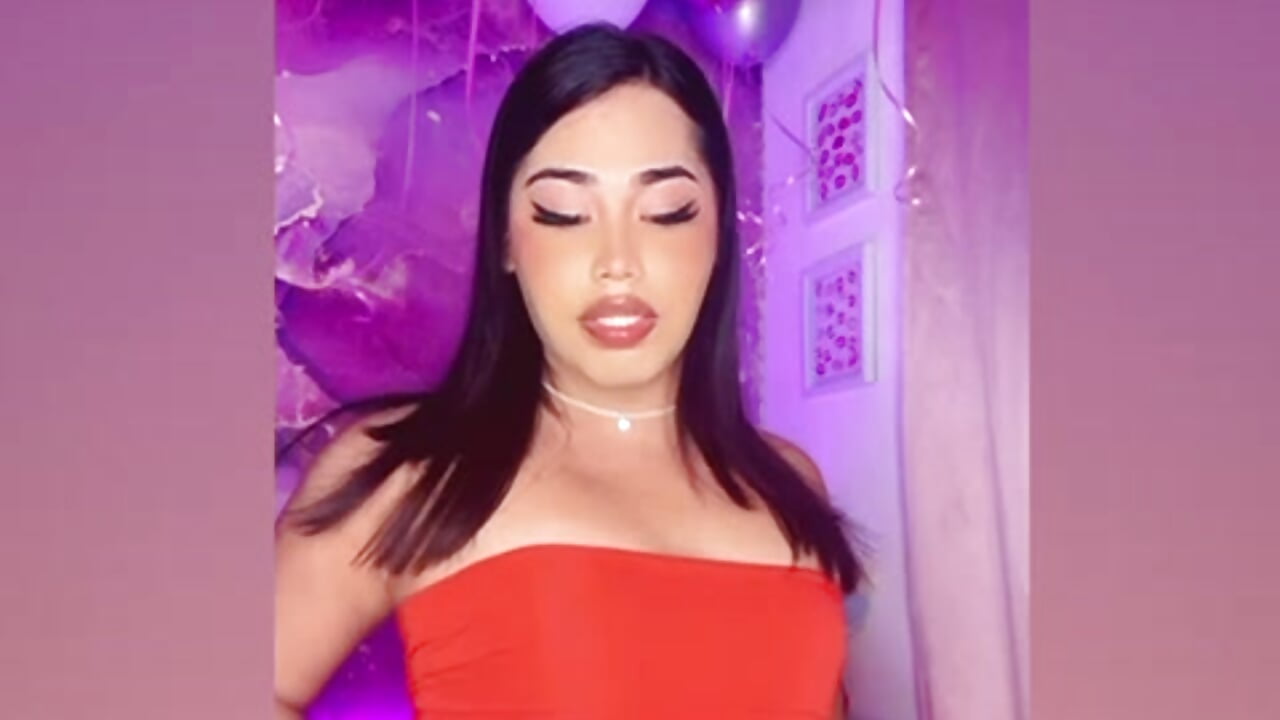 06d86f39-6771-4bbf-bb5b-b2202b836a46 - mishelbubblee adlı kamera modelinin videosu