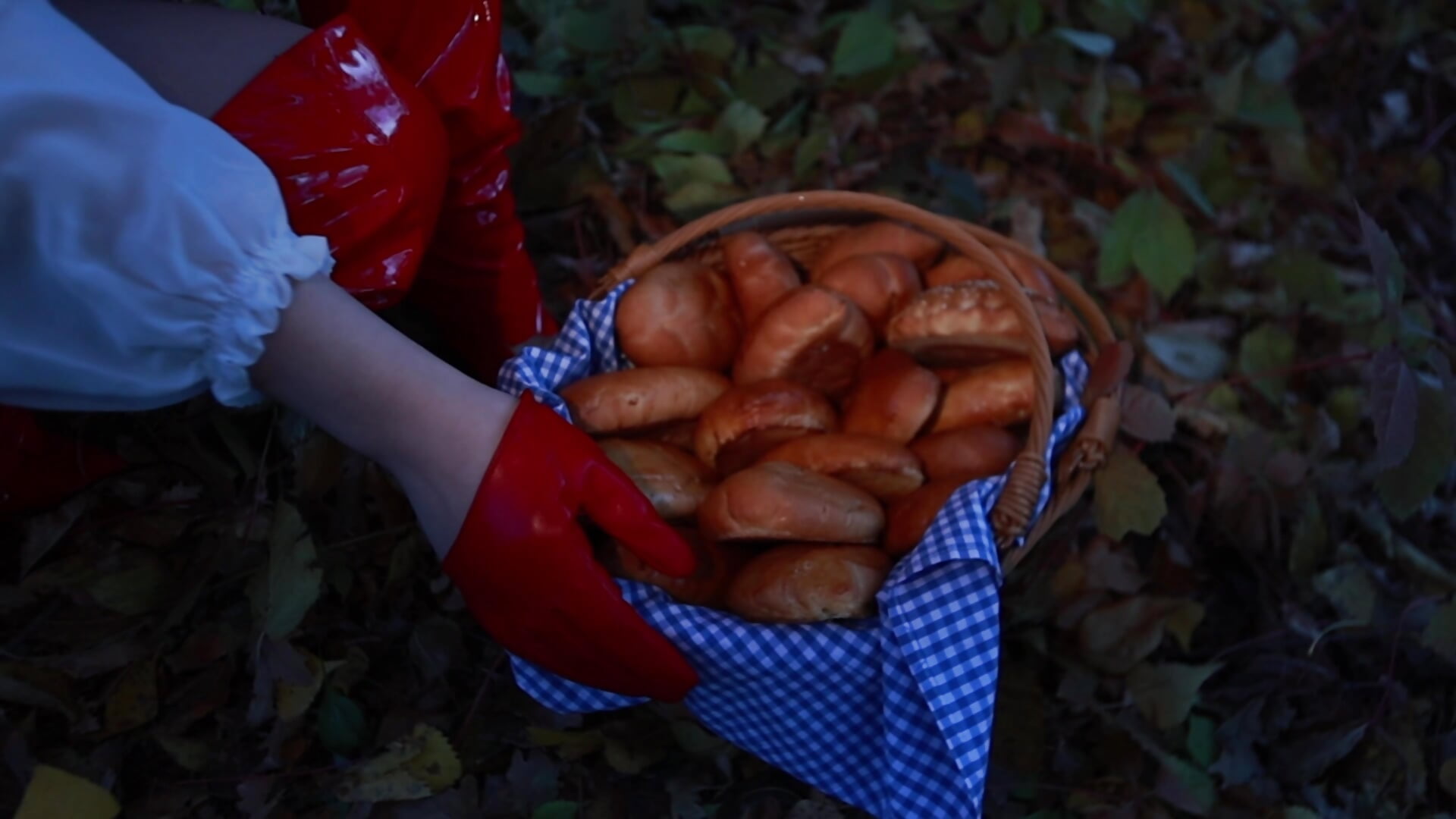 Little Red Riding Hood - SelinSwarovski主播的视频