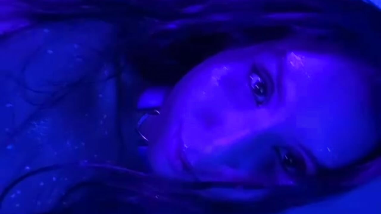 Come with me to space! - vídeo de Bella19_ modelo de câmara