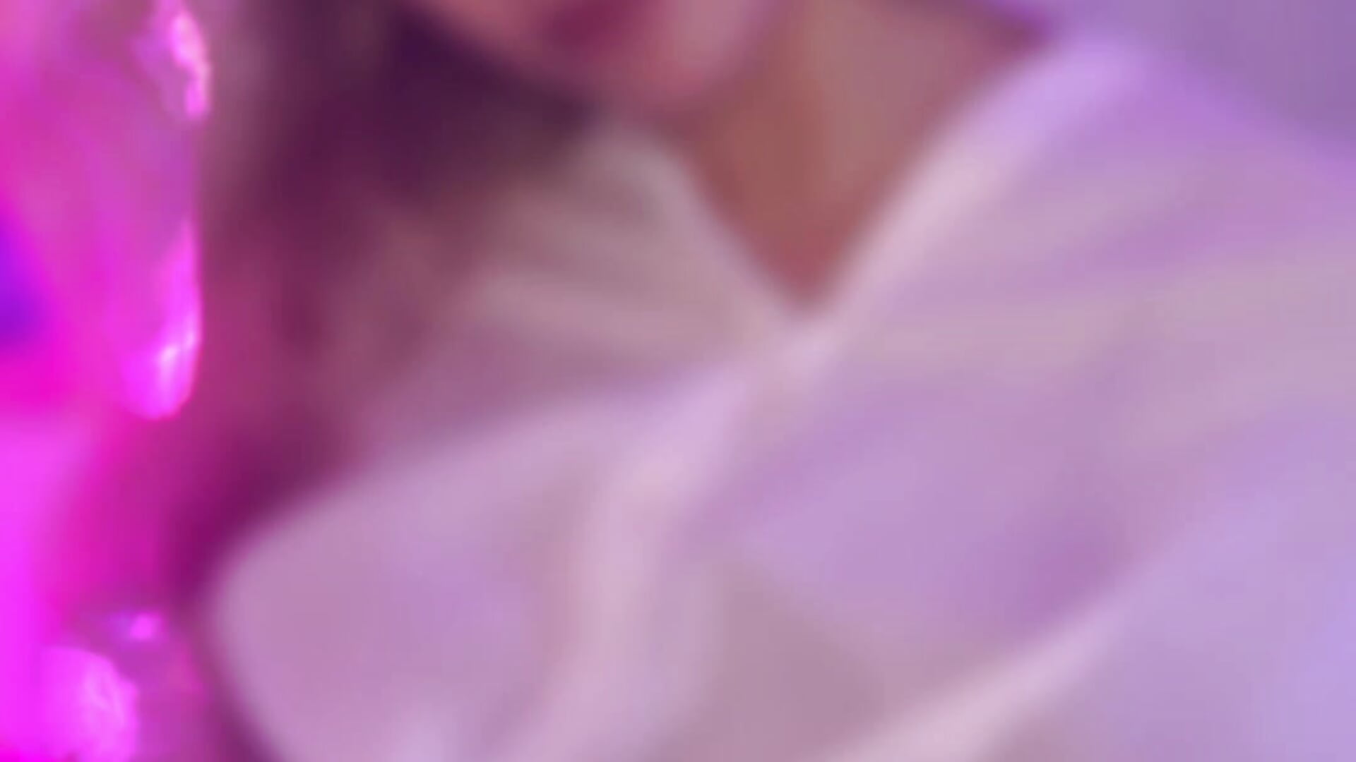 Navel piercing - video by BattyMelody cam model