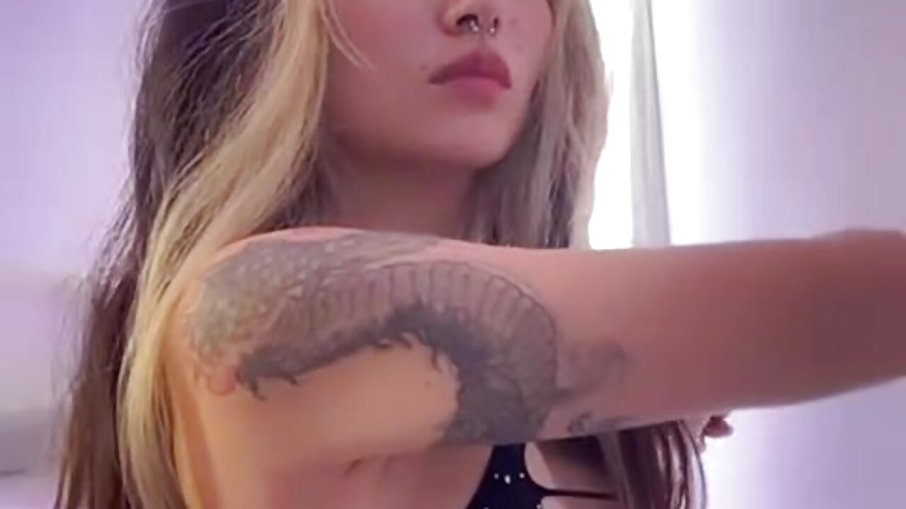 "Your skin is the territory I long to explore with my lips."  🎀– Sakito_Tokio kameramodell videója