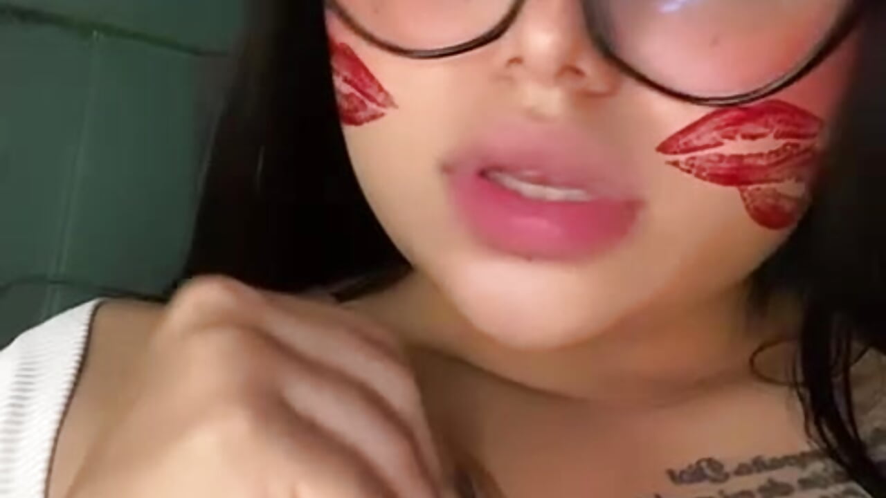 Kisses to everyone - video by alissonfernandez_ cam model