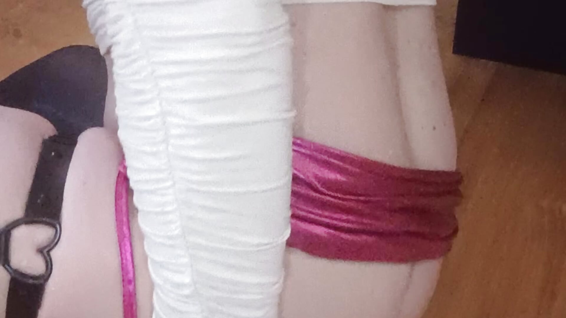 Ride that toy - video by Freshbunz cam model