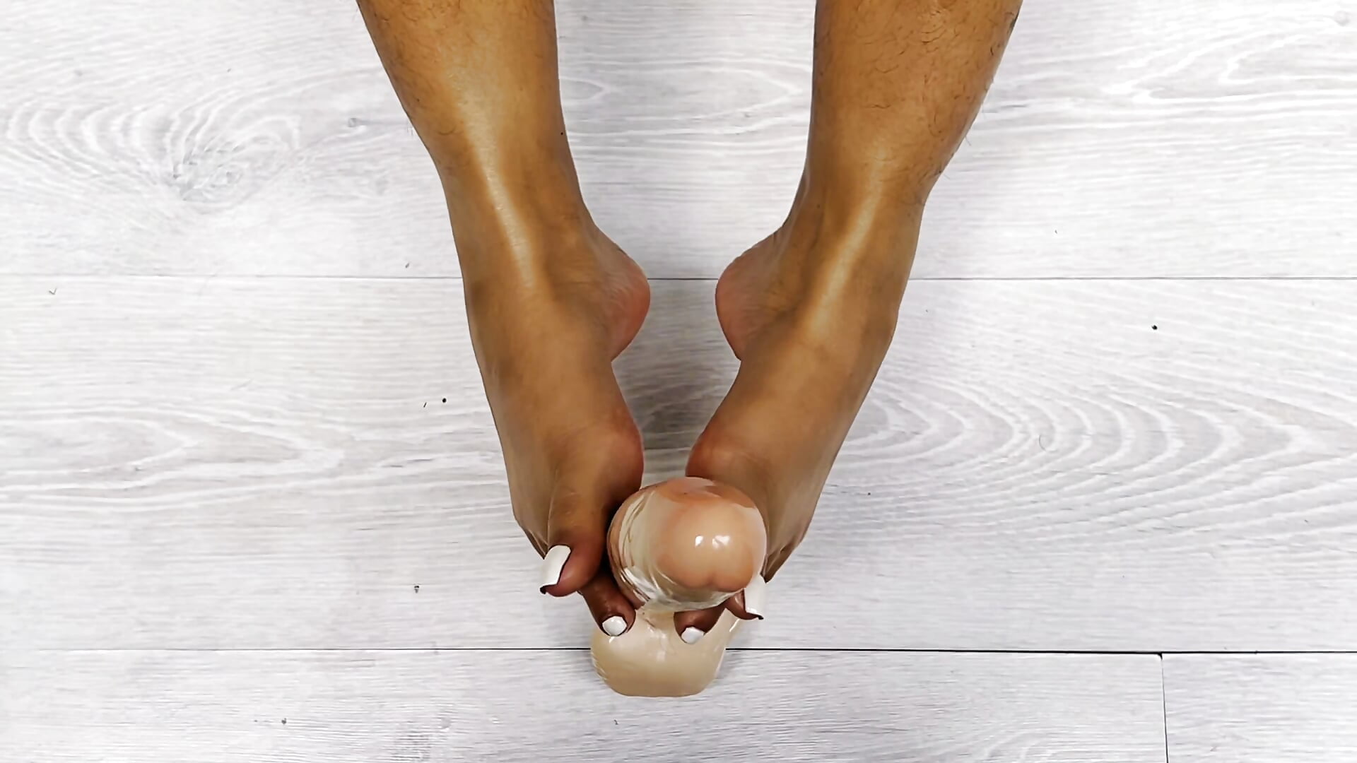 Just my feet... your dirty fantasy dripping in oil 😈💦 - video by Dahiana_gomez18 cam model