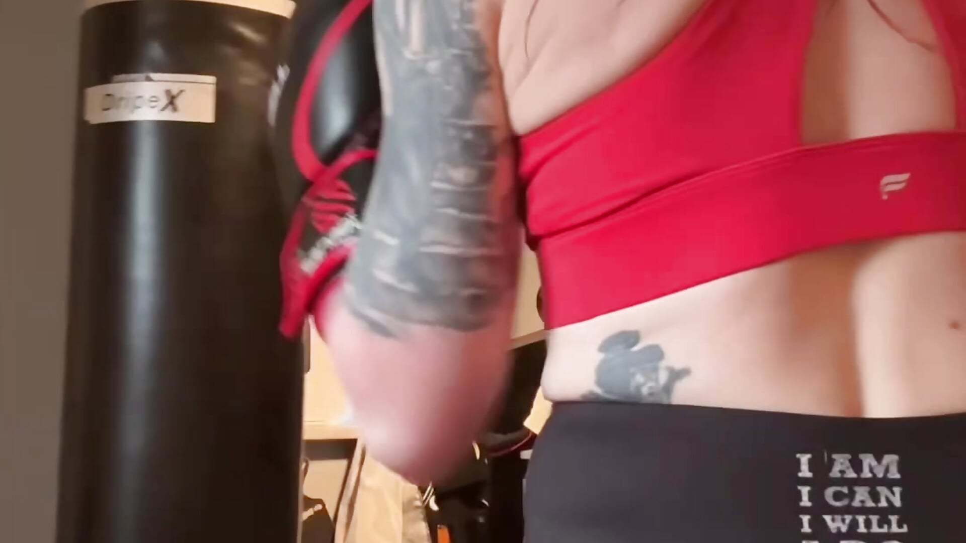 Been a while but needed some heavy bag therapy today. My butt jiggle is good. - video by ScarletPanes