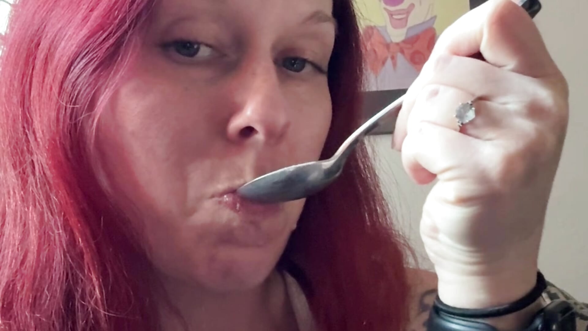 Ice cream is my second favorite food group…behind soup - vidéo du modèle de showcams ScarletPanes