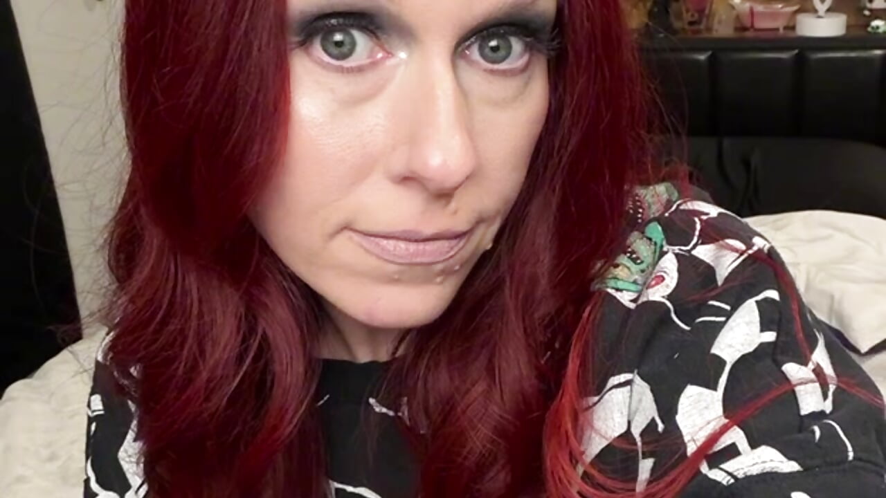 A teaser from the boudoir photo shoot I did yesterday - video by ScarletPanes cam model