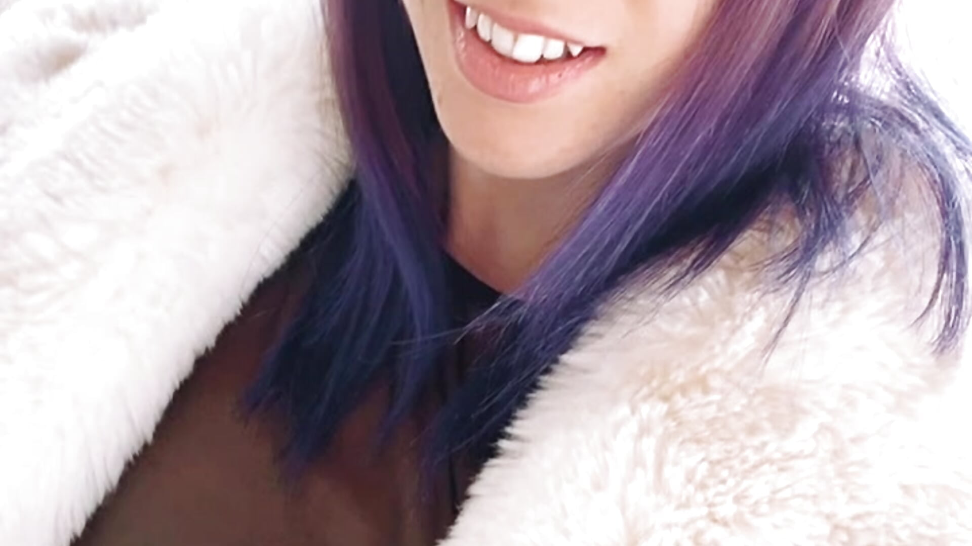 Petit aperçu de moi 💜💋💜 - vidéo du modèle de showcams Nyx_Scarlett