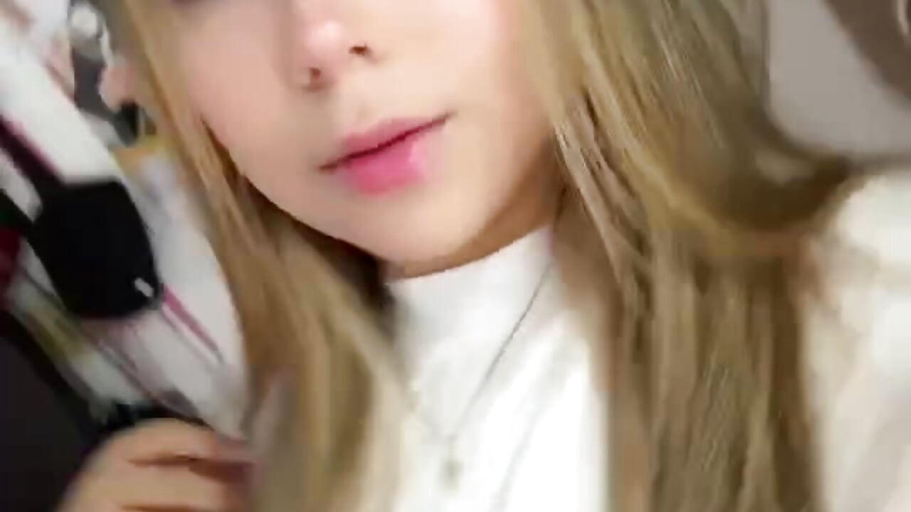 Cara de buena pero ella es una malvada... - video by MelodyRey_ cam model