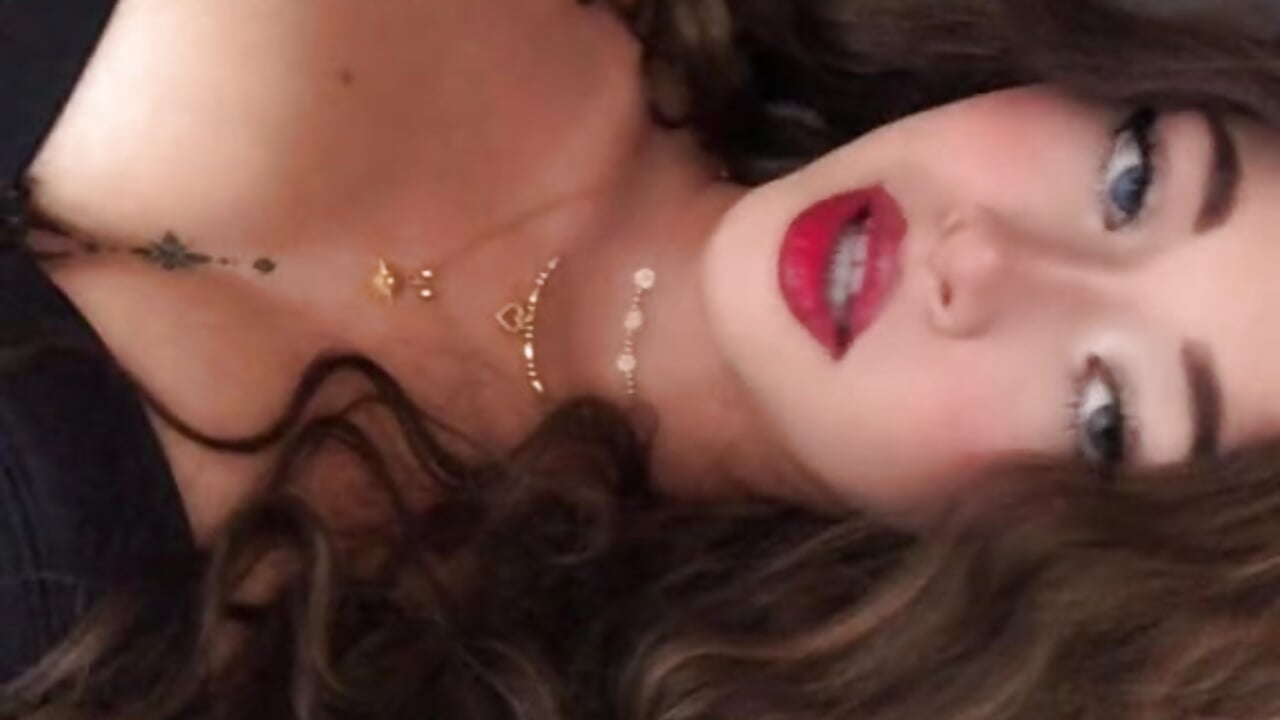 going out to party 😉 - video by Bunnyylove cam model