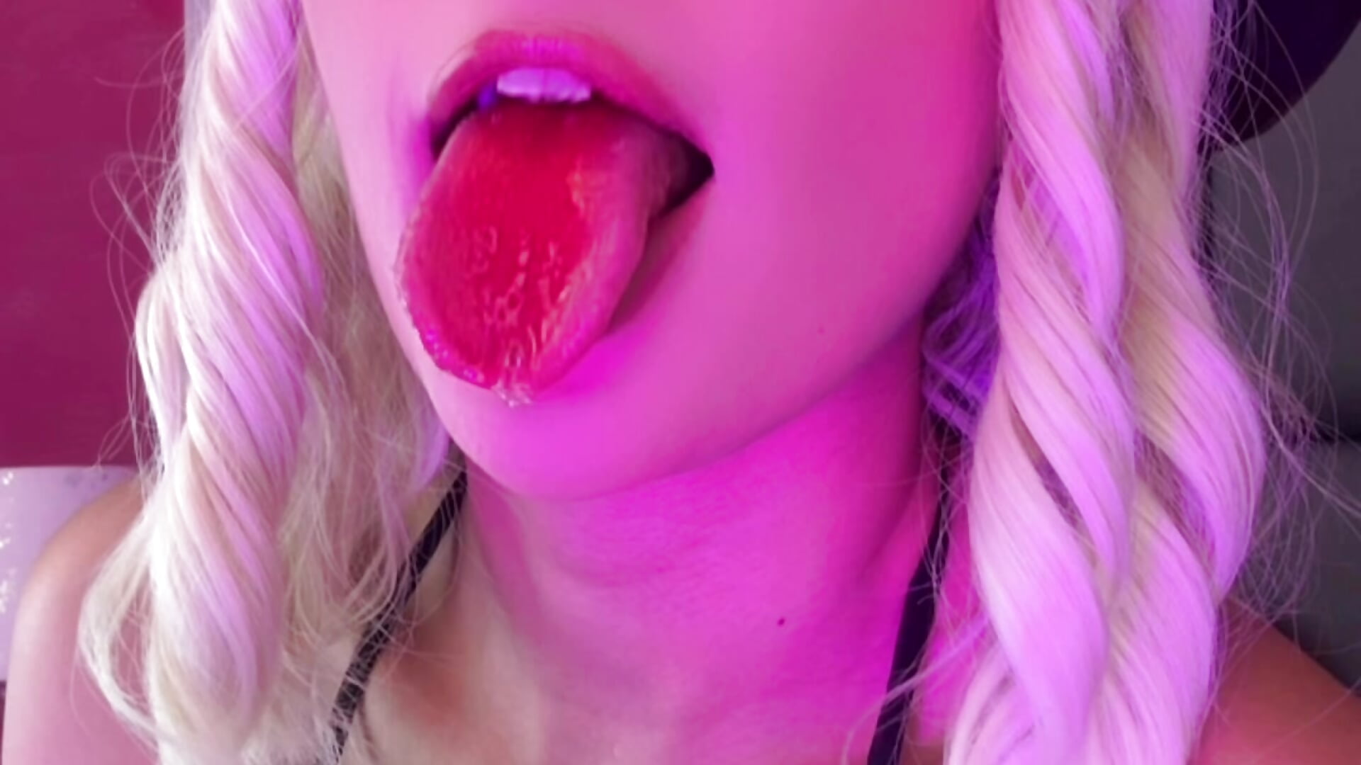 wet-nsday 💋 - відео від вебкаммоделі MadissonRey