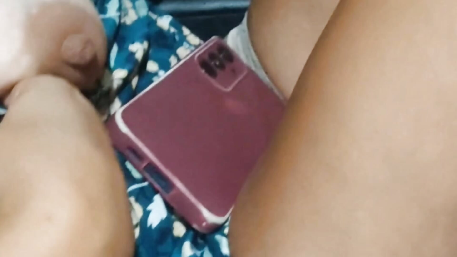 No cinema , antes da lotação 😈🔥 - vídeo de casaloucuras modelo de câmara