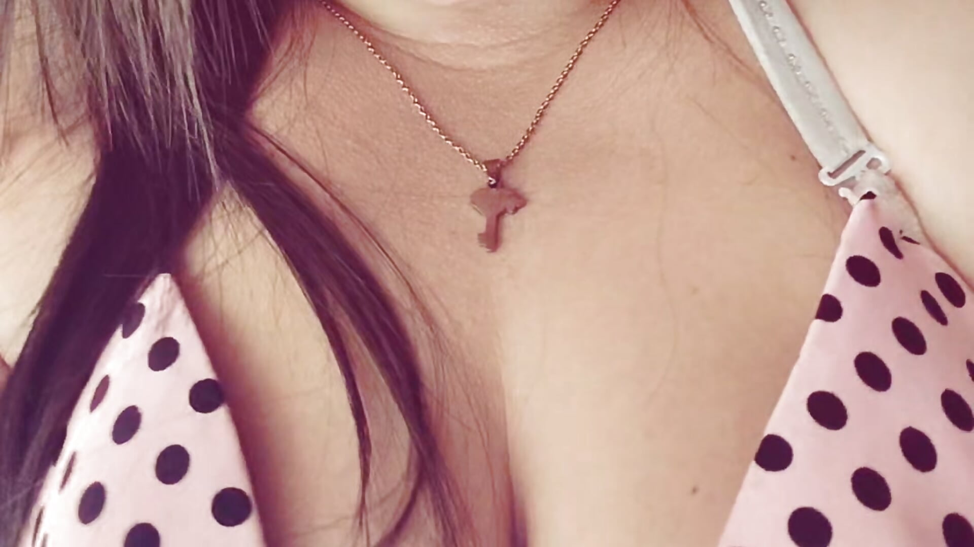 1000074850 - video by Neve_Collins cam model