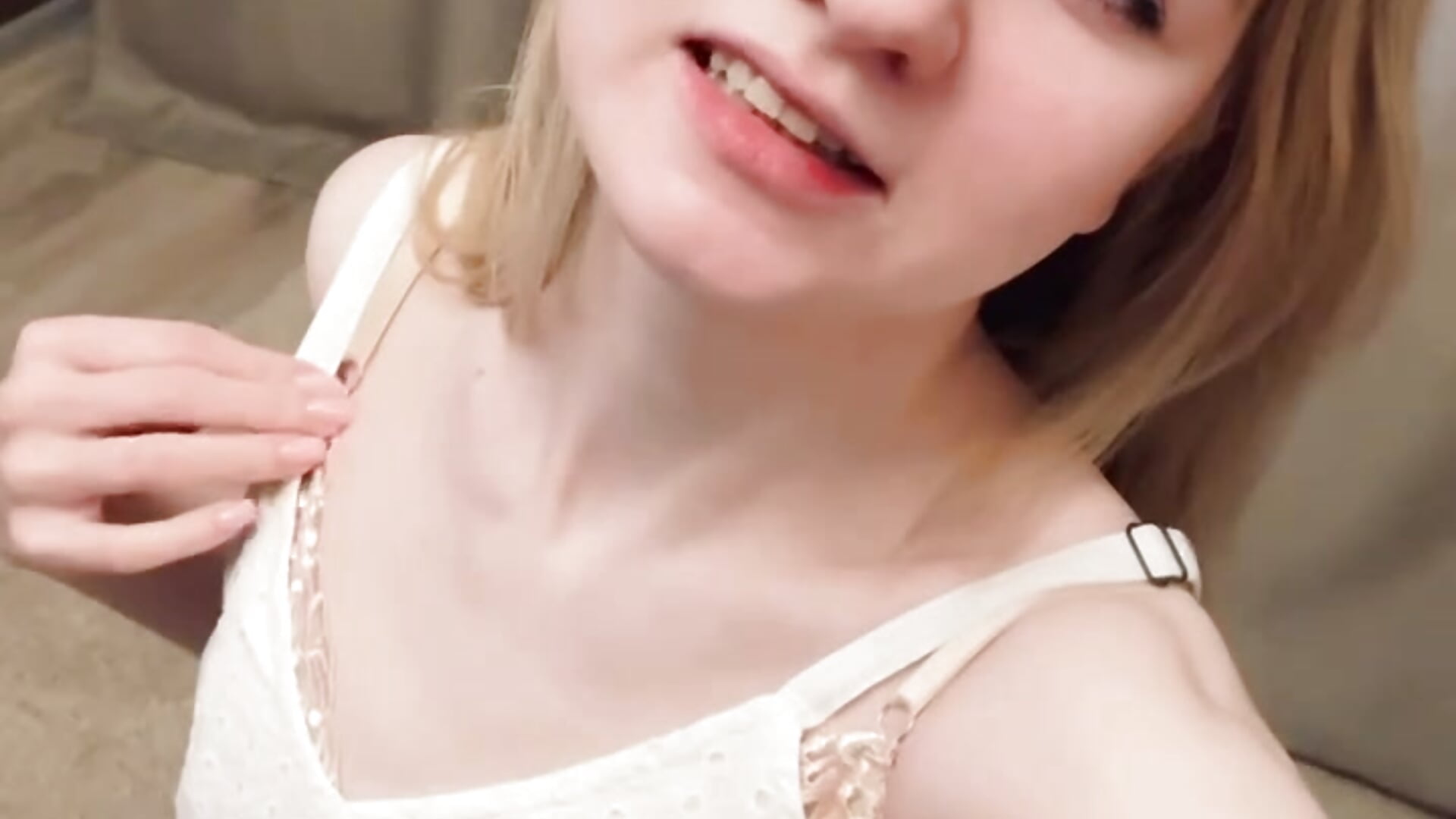 free girl - video by OdelinaFicken cam model