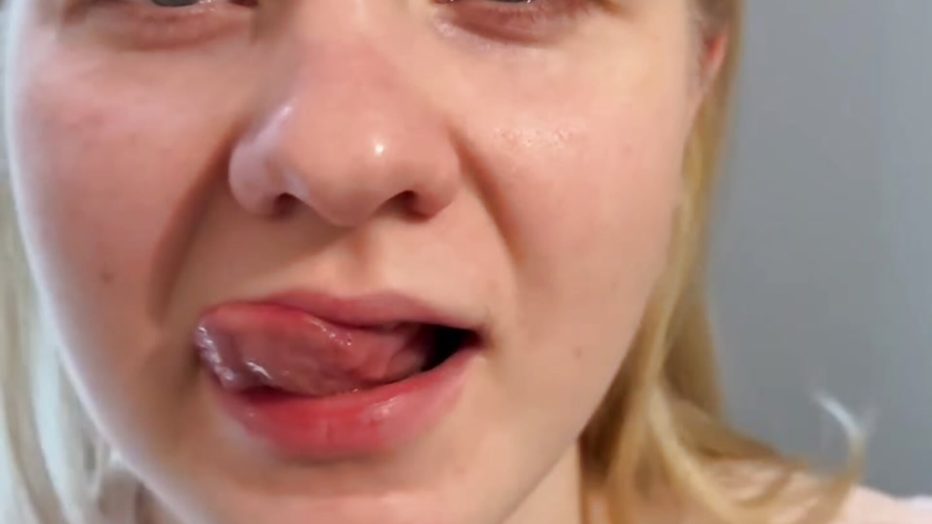 My energy is like sparks, we will light it? - video by OdelinaFicken cam model