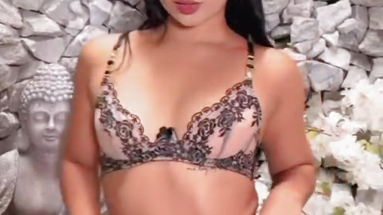 a sexy dance  💦 - MeganCruzGB 캠 모델의 동영상