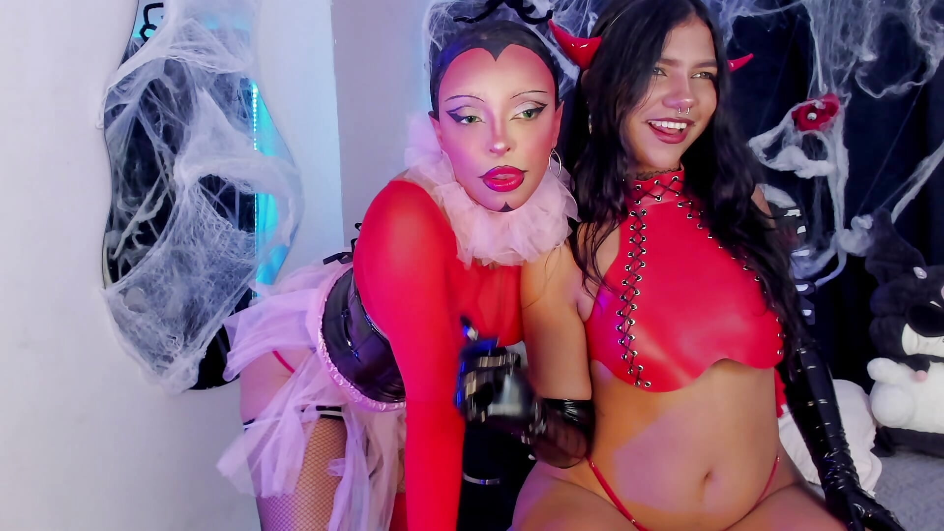 NESSA AND FOXY GONNA MAKE YOU CUM REALLY HARD IN A SCARY WAY - video by ened_nessa cam model