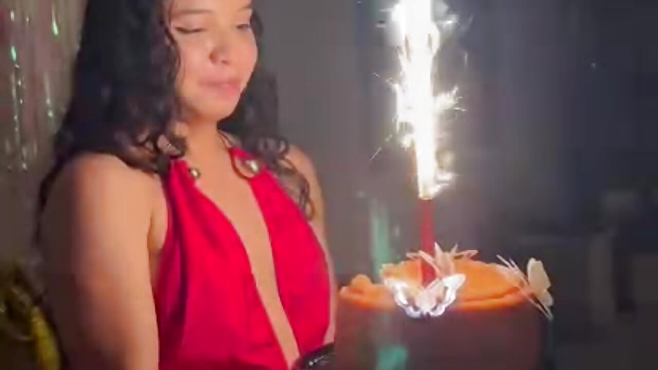 My Happy Birth Day - video oleh model kamera valtira_nova