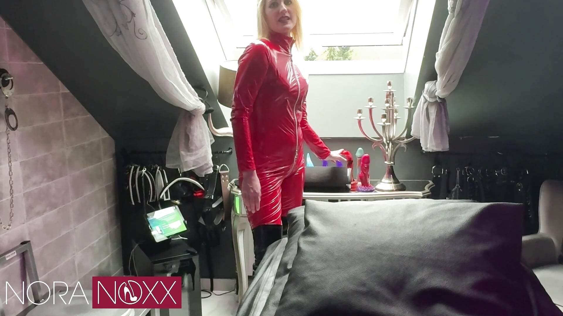 Begleite Nora Noxx ins Dominastudio - video by NoraNoxx cam model