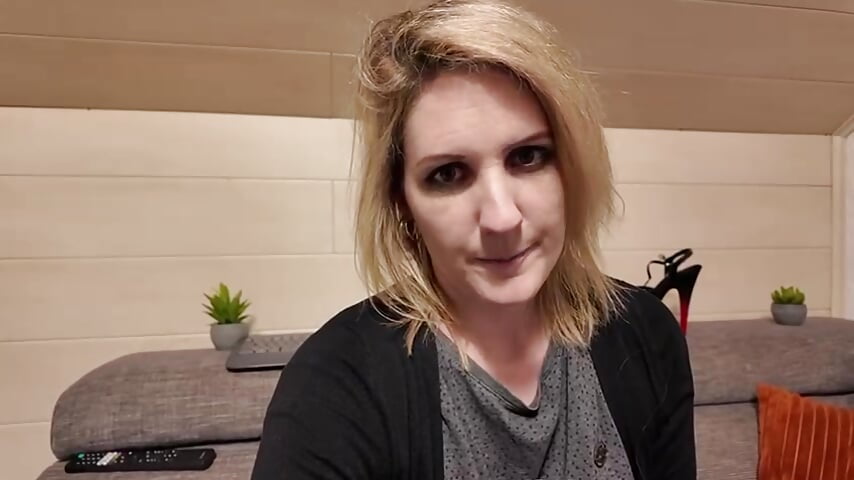 Eine Frau die meine Nippel geärgert hat und eine etwas merkwürdige Gästeliste- mein Abend gestern im - video av NoraNoxx cam model