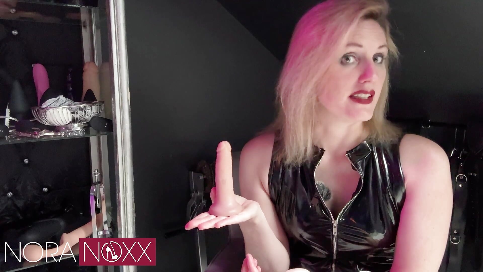 Schwanzvergleich! Ich sage dir welcher Schwanz was taugt - video av NoraNoxx cam model