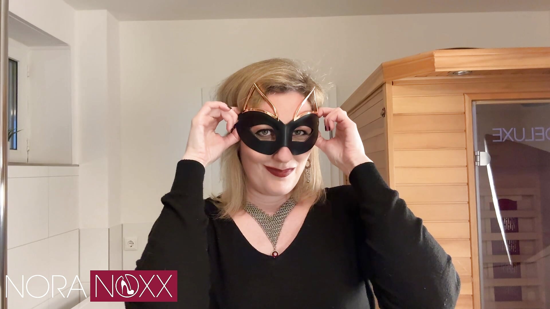 About last night: Nackte Frauen, Männer im Anzug und ein heißer Whirlpool - video av NoraNoxx cam model