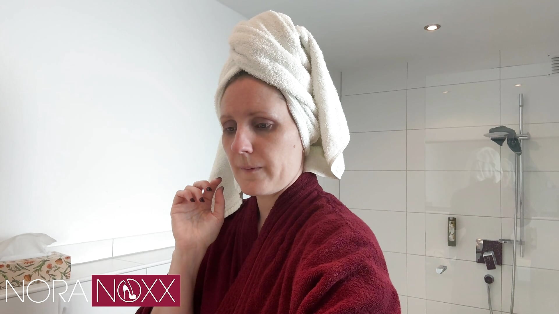 Auf dem Weg zur Swingerparty - video av NoraNoxx cam model