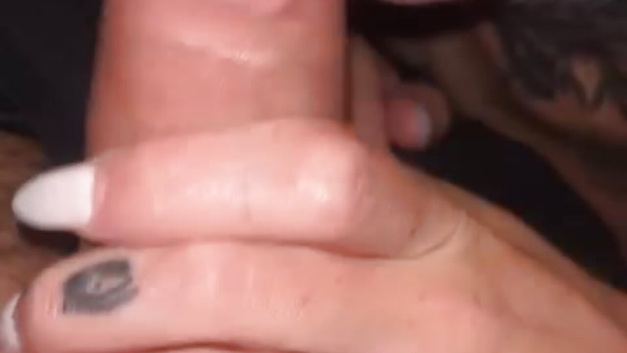 Je suce une bonne 🍆 comme une chienne